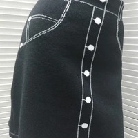 LUREX Трикотажная мини-юбка с нарисованными пуговицами и карманами - черный цвет, M