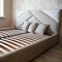Ліжка з м'якими панелями. Дешевий сегмент